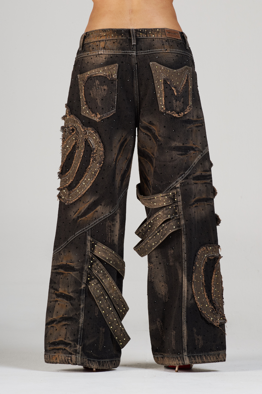 JEAN EMBLEM BLACK CON PEDRERÍA