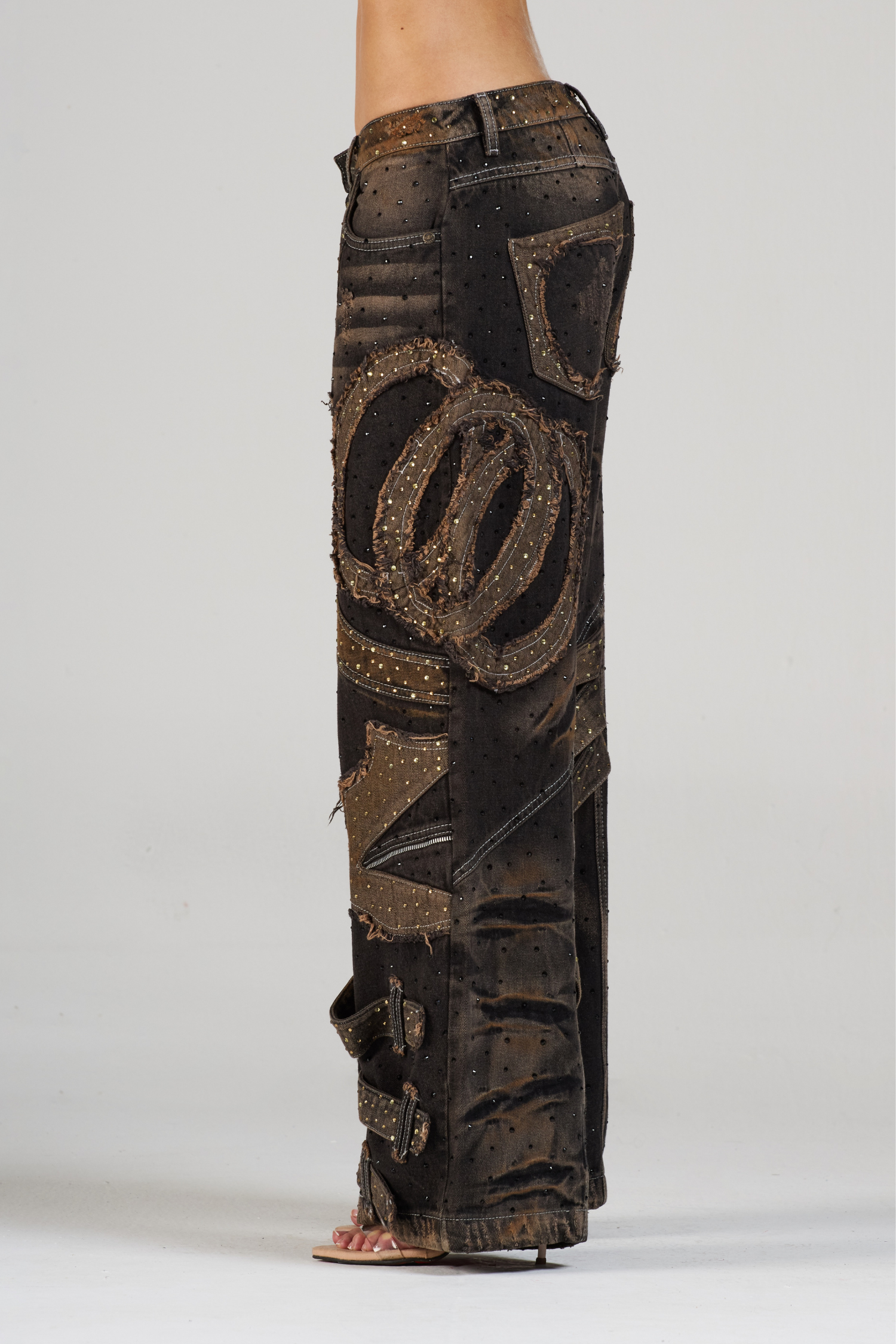 JEAN EMBLEM BLACK CON PEDRERÍA (PREVENTA)