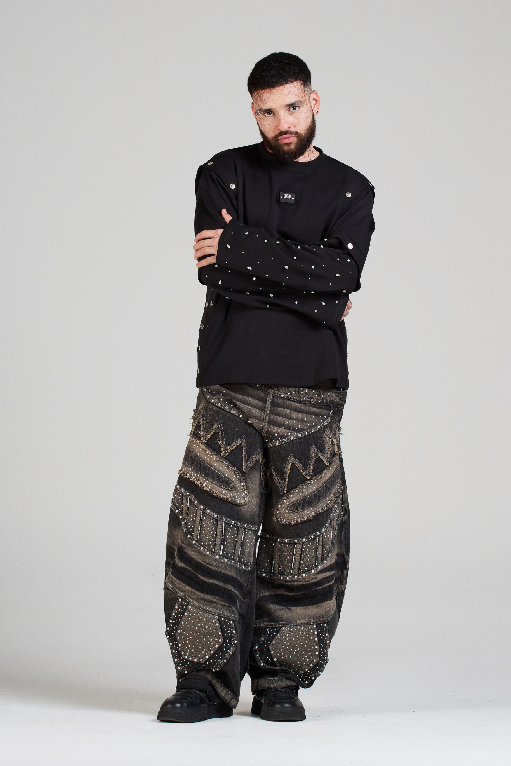 SET BUZO Y JEAN FACEBLACK MEN CON PEDRERÍA