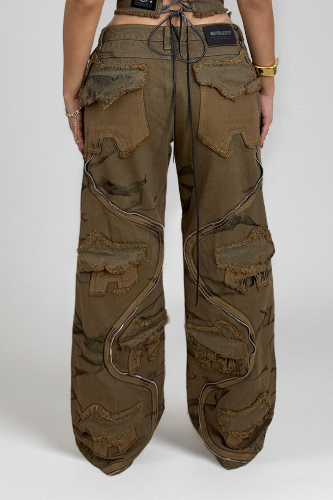 JEAN VIBRANIUM CAFÉ WOMAN