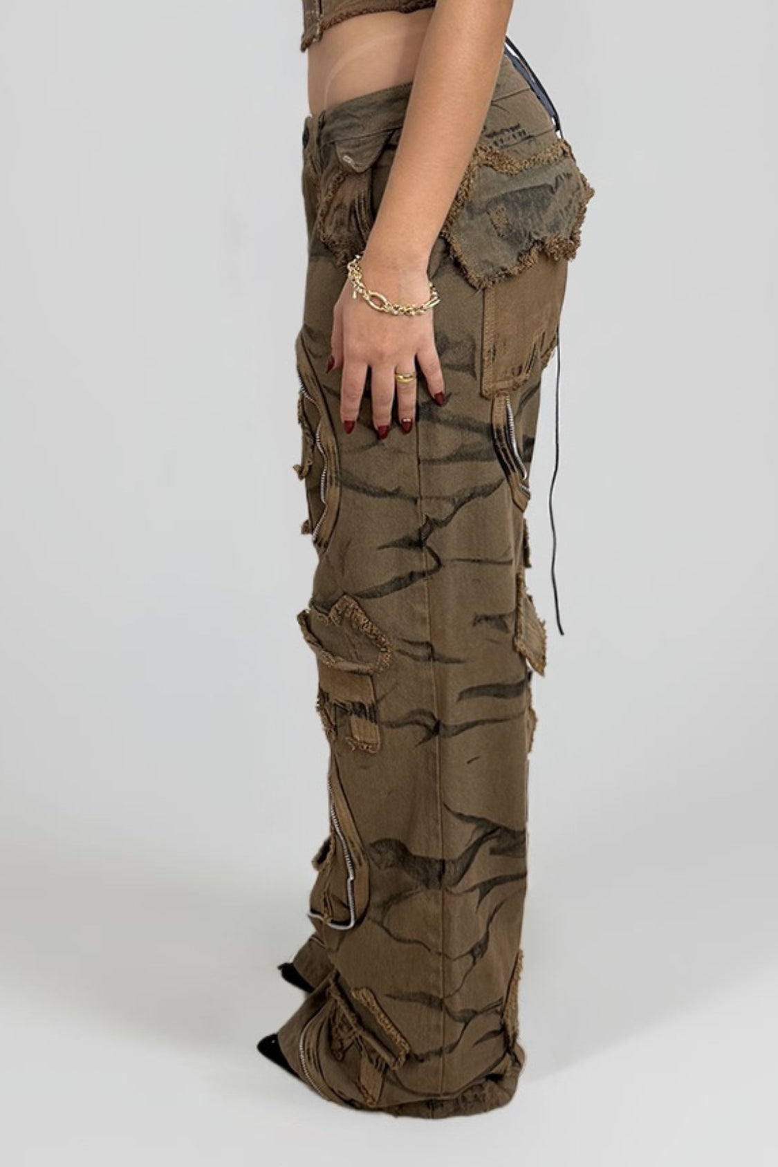 JEAN VIBRANIUM CAFÉ WOMAN