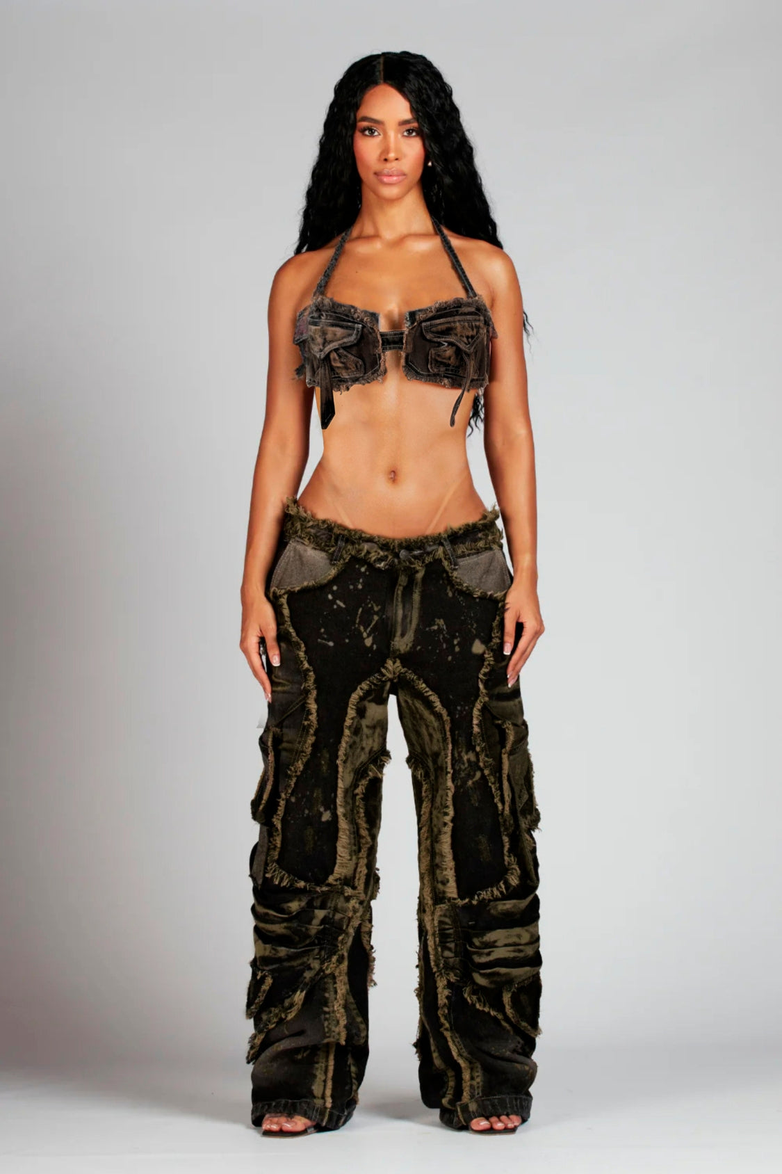 SET CROP TOP Y JEAN APPALUSEÉ NEGRO