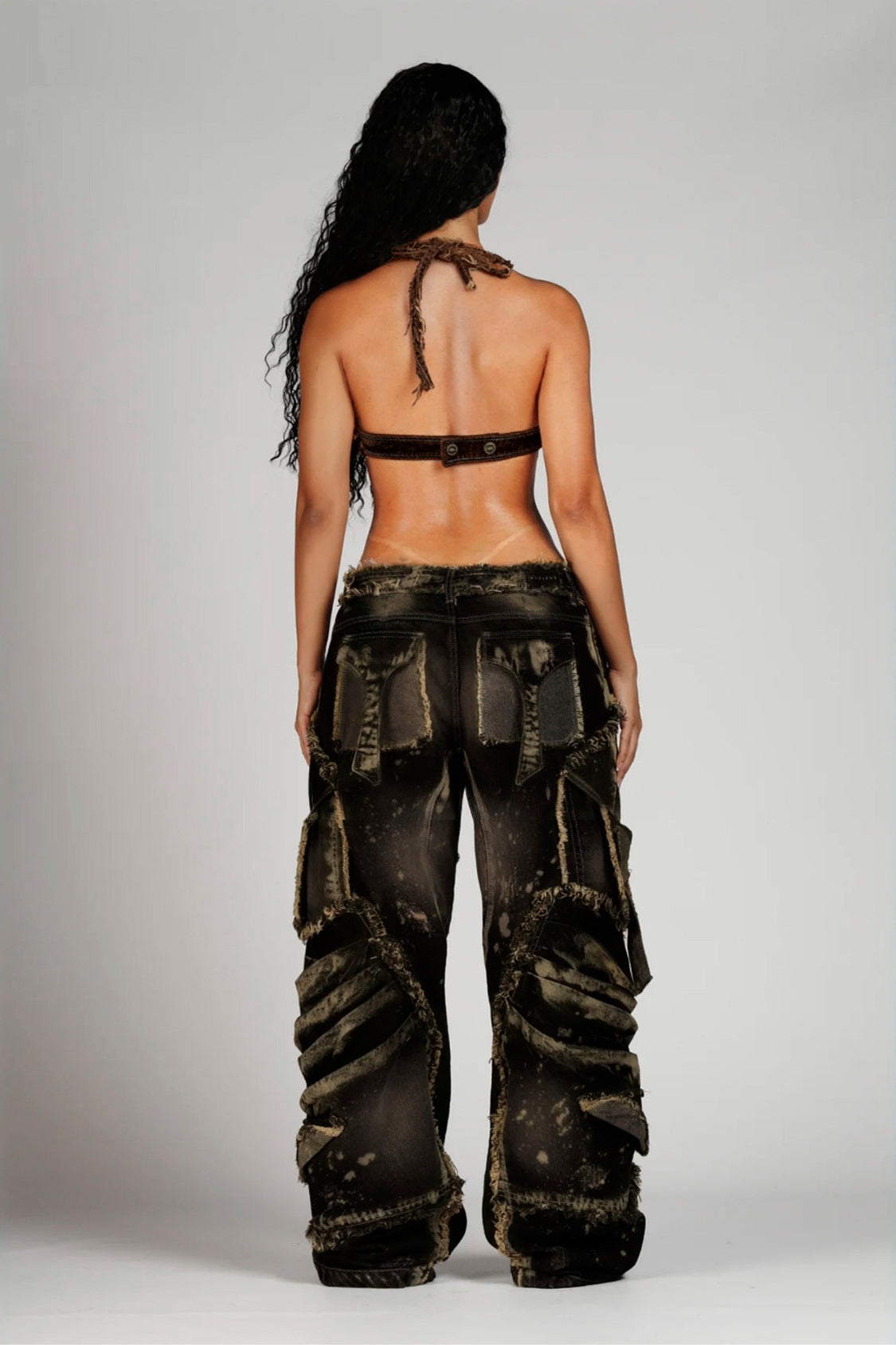 SET CROP TOP Y JEAN APPALUSEÉ NEGRO