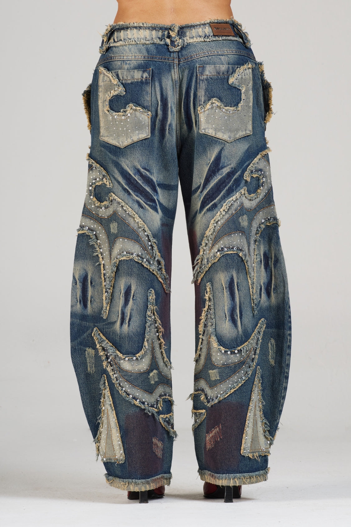 JEAN NEMIRE WOMAN CON PEDRERÍA