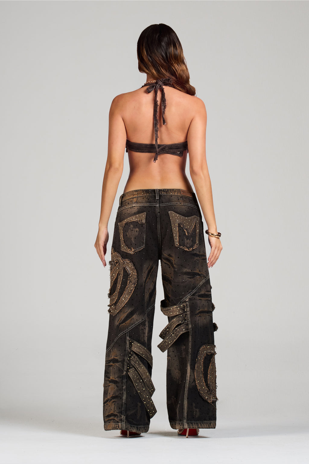 SET CROPTOP Y JEAN EMBLEM