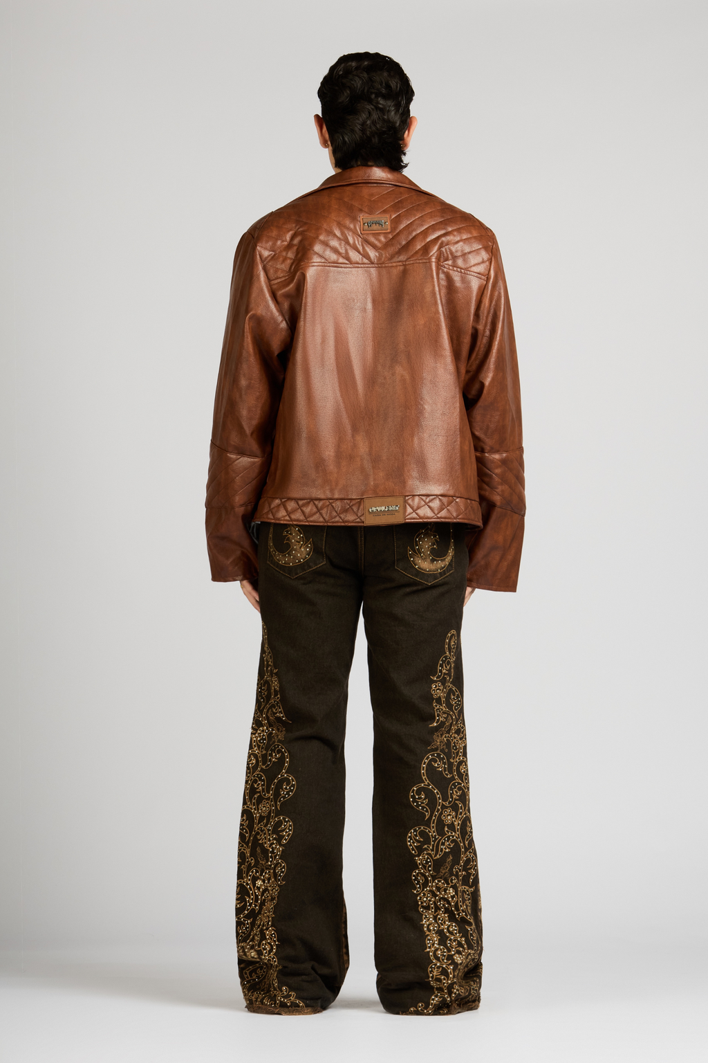 SET CHAQUETA Y JEAN POBLADO LUXE CON PEDRERÍA