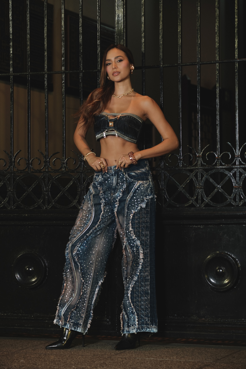 SET CROP TOP Y JEAN DIAMANTE CON PEDRERÍA