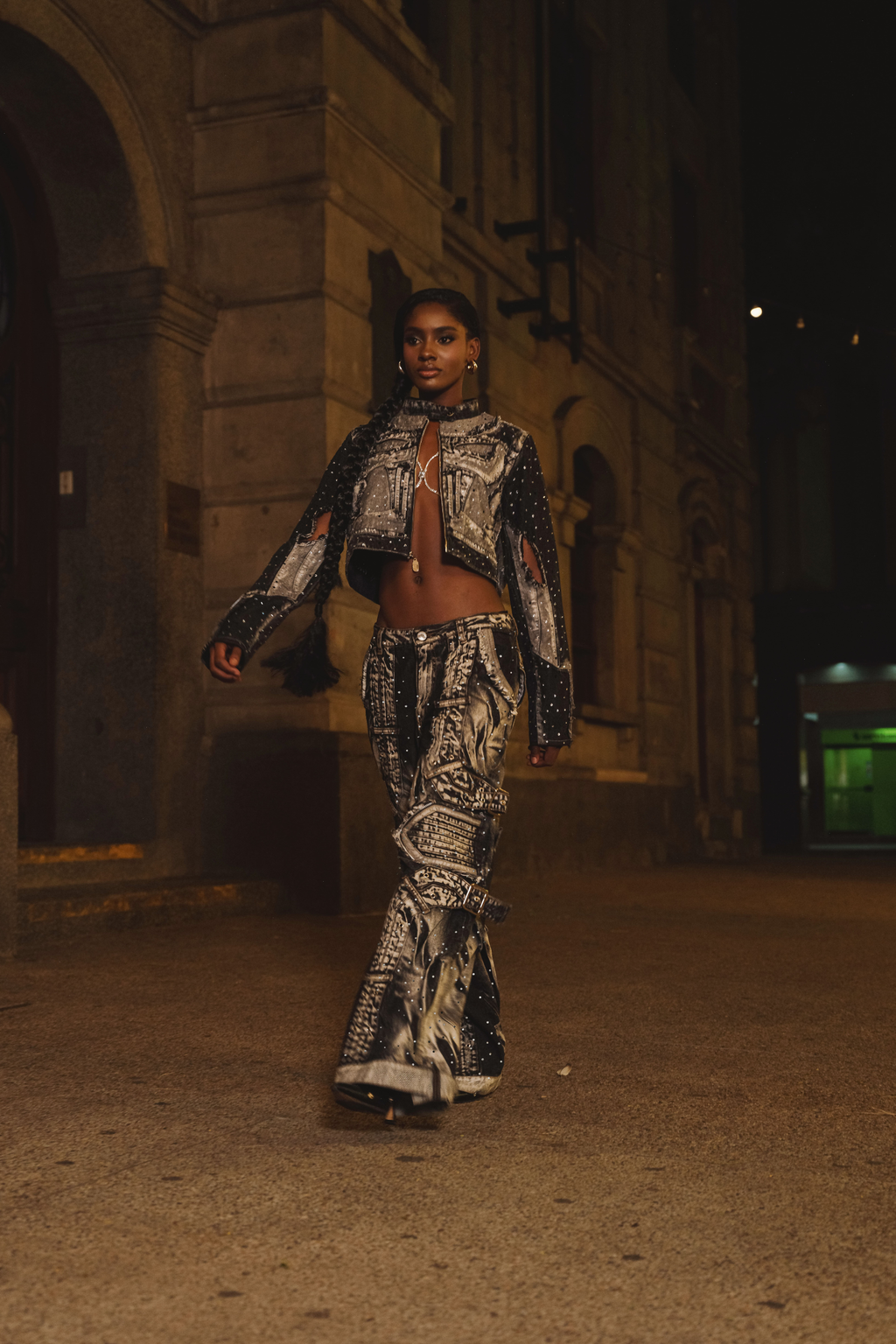 SET CHAQUETA Y JEAN BARRIO ANTIOQUÍA CON PEDRERÍA
