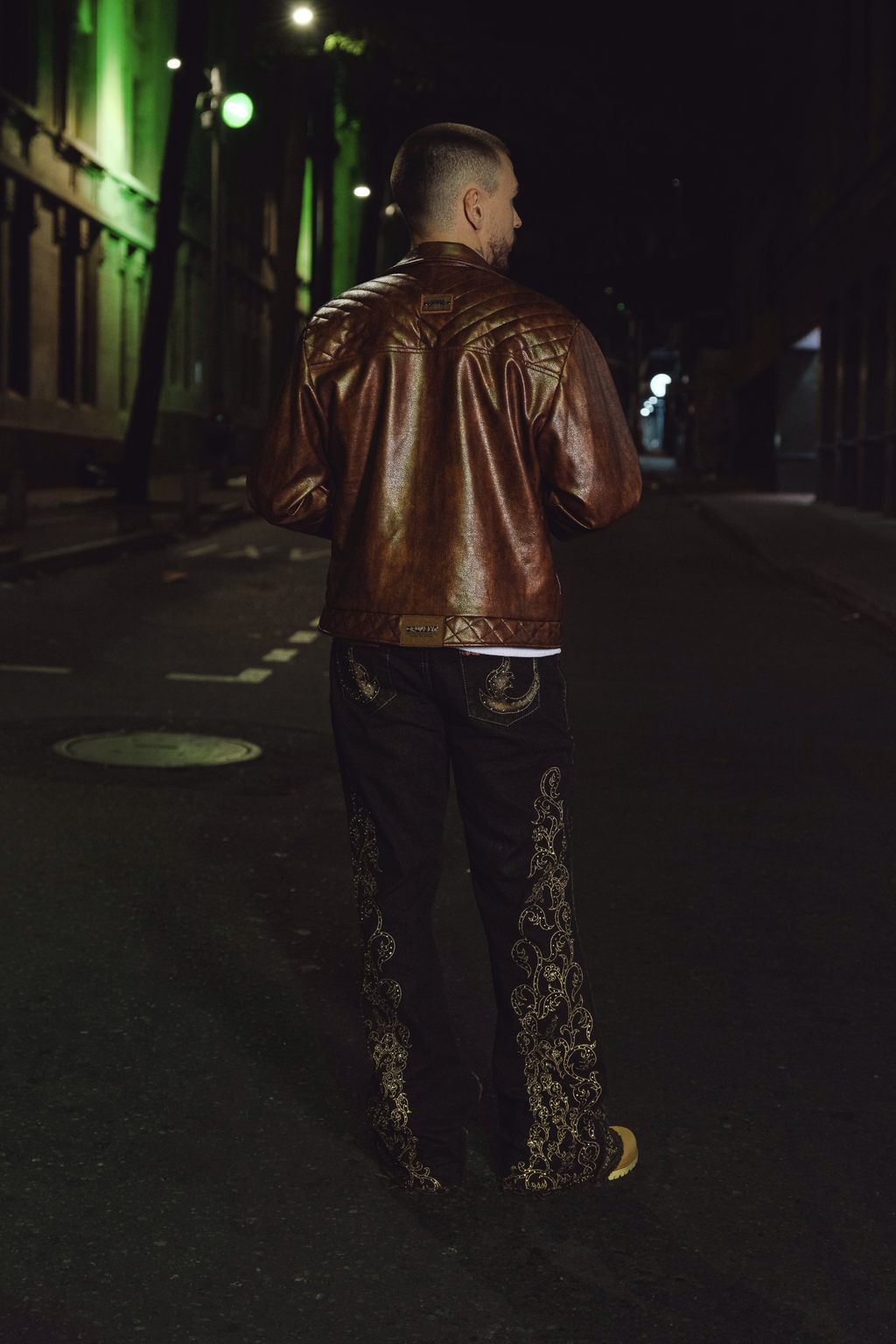 SET CHAQUETA Y JEAN POBLADO LUXE CON PEDRERÍA
