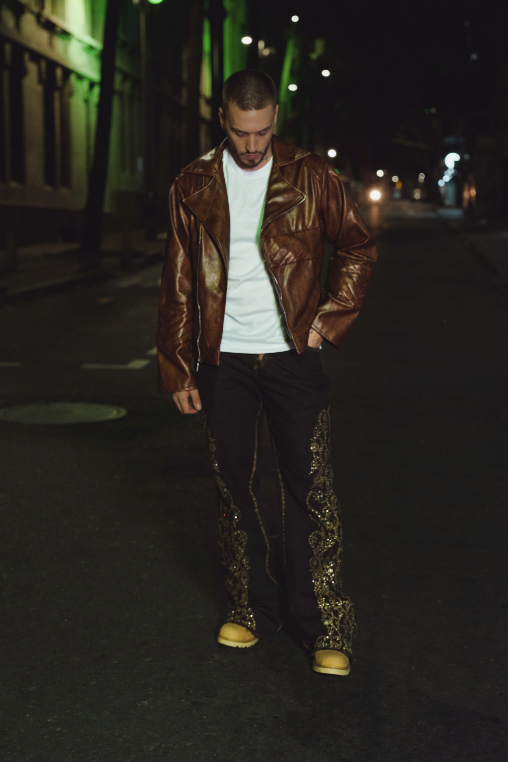 SET CHAQUETA Y JEAN POBLADO LUXE CON PEDRERÍA
