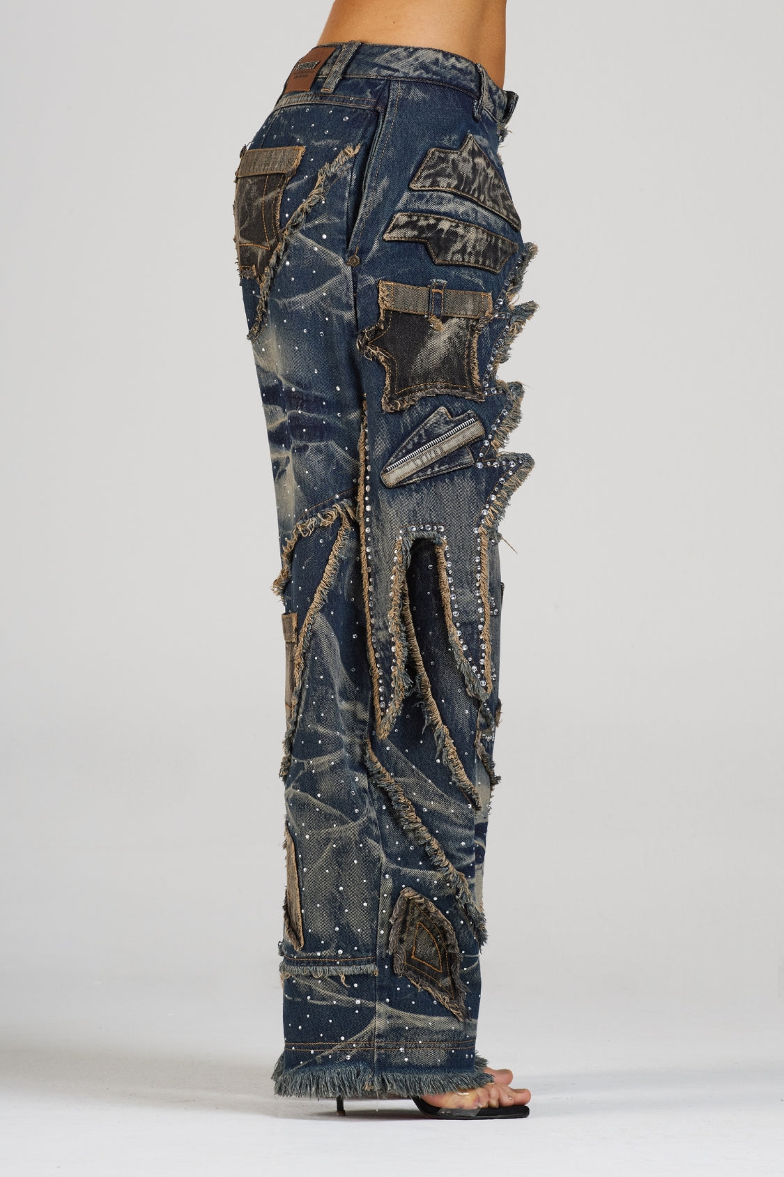 JEAN FREIZEN WOMAN CON PEDRERÍA