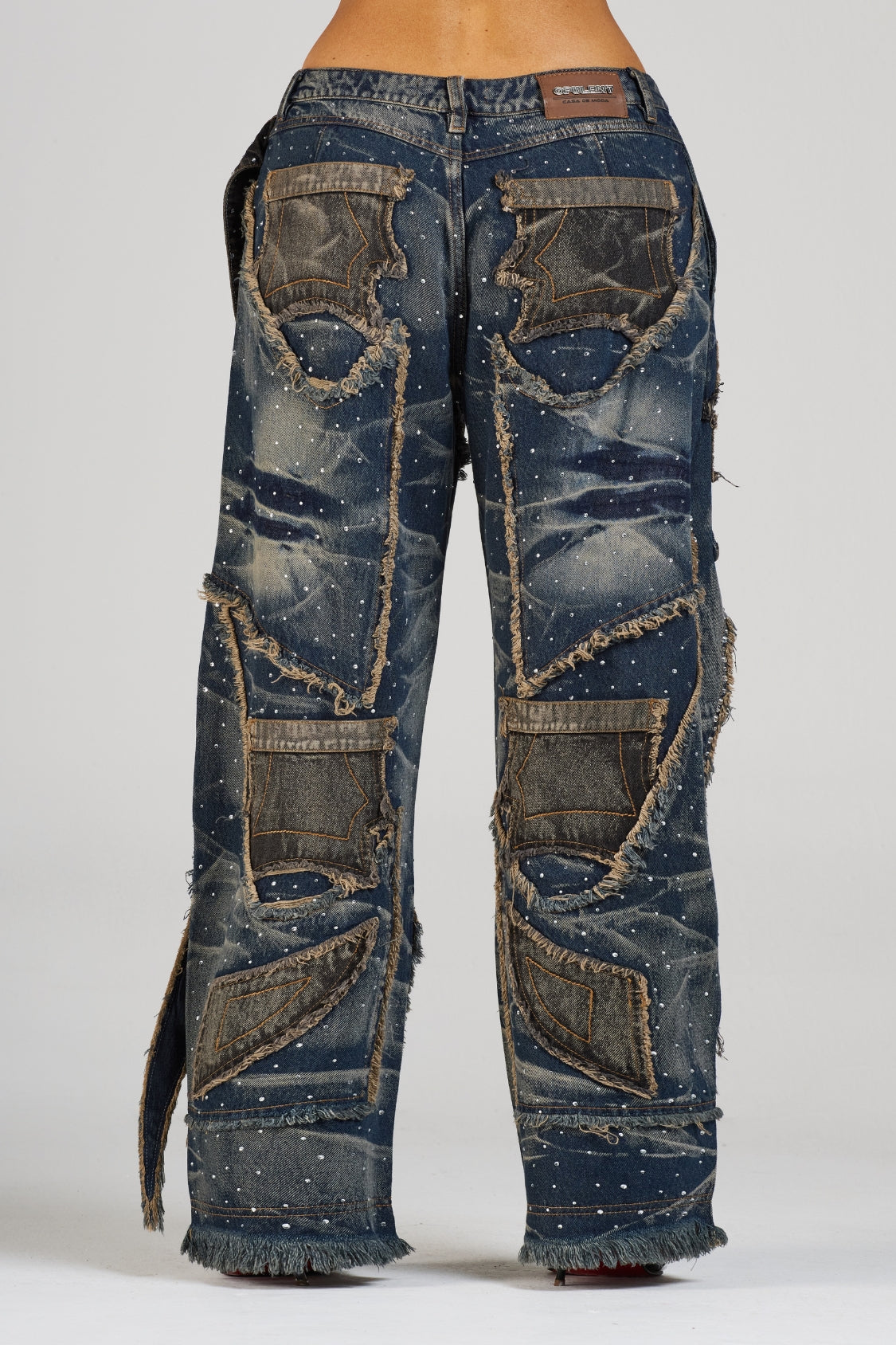 JEAN FREIZEN WOMAN CON PEDRERÍA